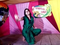18 VideoZ groupesex ના જુસ્સાદાર મીકા સાથે મિશનરી વિડિઓ
